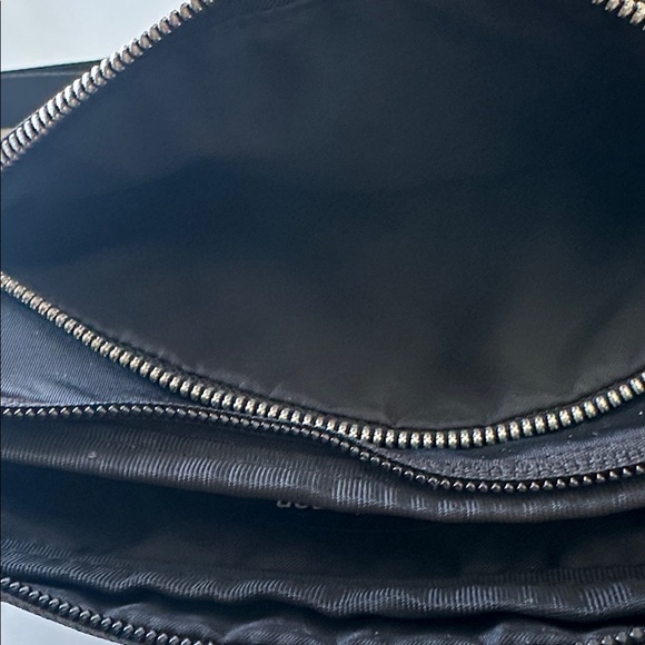 Lululemon city adventure crossbody bag excellent condition. - Picture 5 of 6